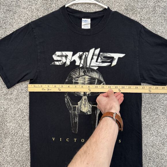 Skillet Shirt Mens Small Black Victorious Tour Band Rock Metal Graphic Tee Music - Picture 3 of 7